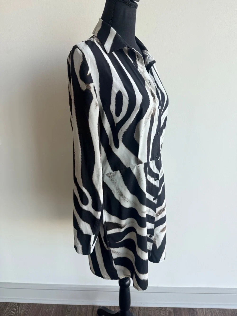 PRETTYLITTLETHING Zebra Pattern Button-up - Picture 5 of 8